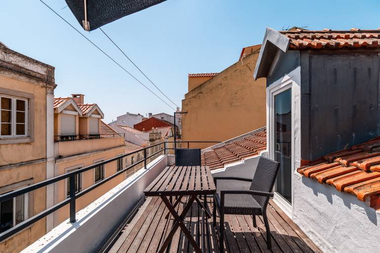 Apartment 'Madragoa' with Private Terrace, Balcony and Wi-Fi in Lisbon