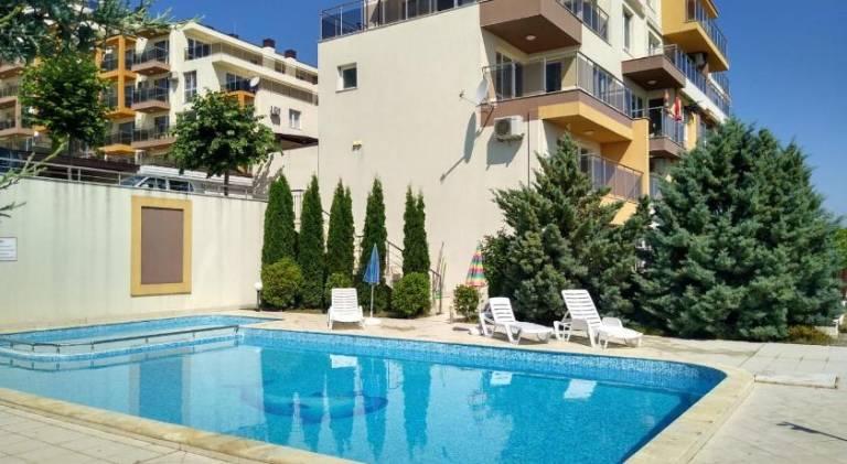 Apartment with BBQ, private pool & patio | Suitable for remote work in Varna