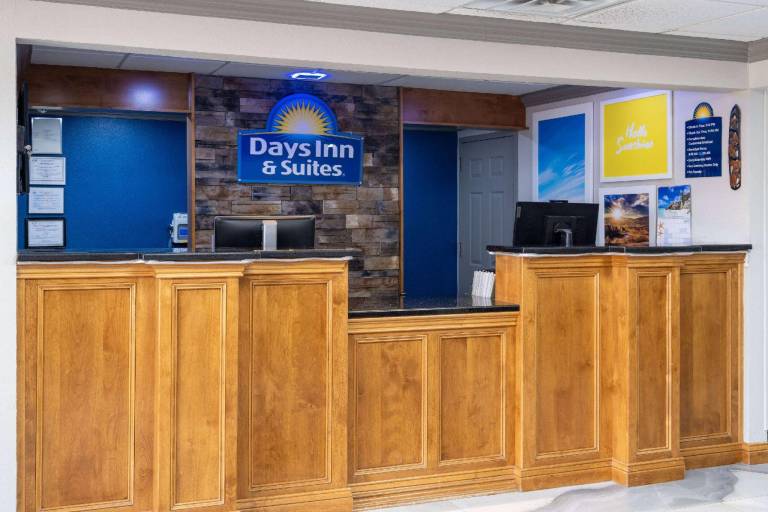 Days Inn & Suites by Wyndham Commerce in Commerce, GA