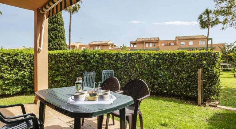 Holiday apartment with garden, pool & terrace — photo 3