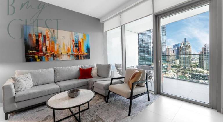 Elegant Modern 1BR with Stunning Marina Views — photo 2