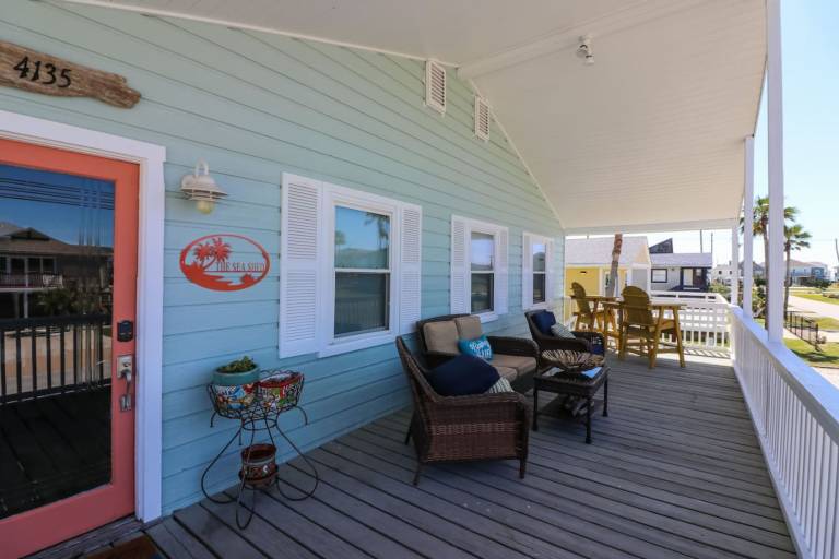 Vacation home with pool & grill — photo 5