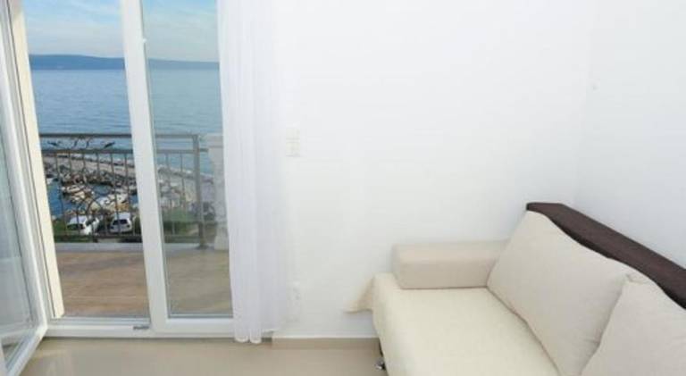 Apartment with patio & garden — photo 2
