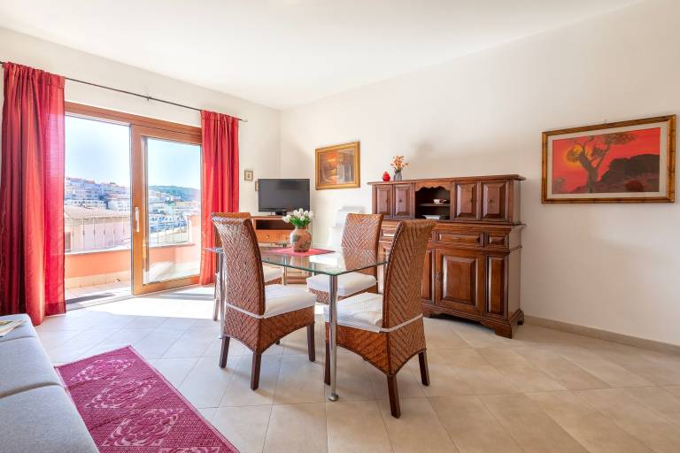 Apartment 'Charlie Beach' with Sea View, Balcony and Air Conditioning — photo 2