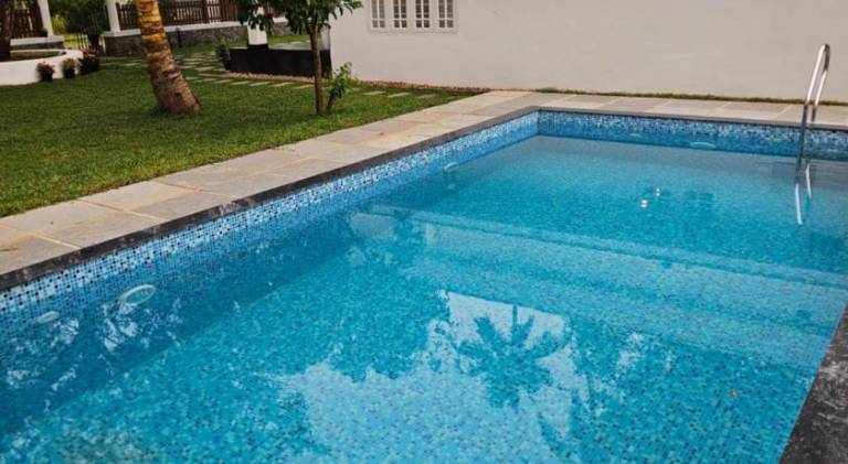 Beautiful villa with yard, private pool & BBQ | Perfect for remote work | Pets are welcome — photo 2