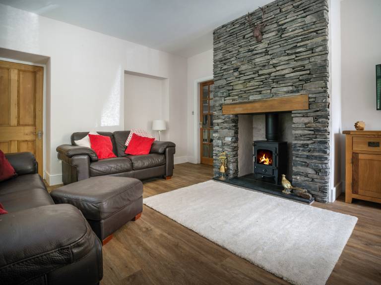 Family-friendly pleasant cottage with hot tub, grill & garden | Pet-friendly — photo 4