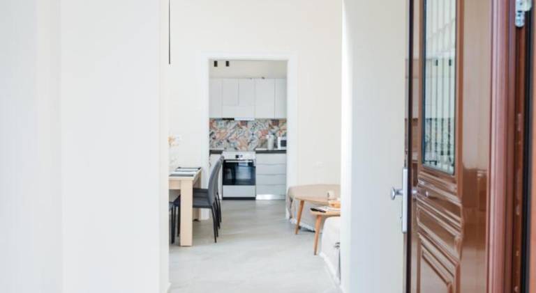 Fully equipped big rental apartment with jacuzzi & patio | Next to the beach | Suitable for remote work | Pets are welcome — photo 3