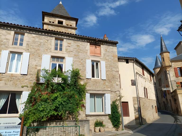 House with yard, grill & terrace | Mountain view in Millau