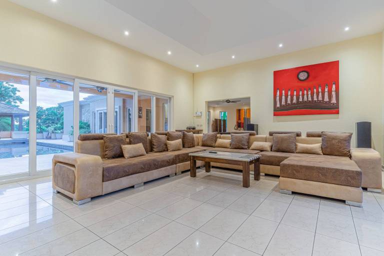 Tropical Luxury 4BR Pool Villa w Game Area — photo 2