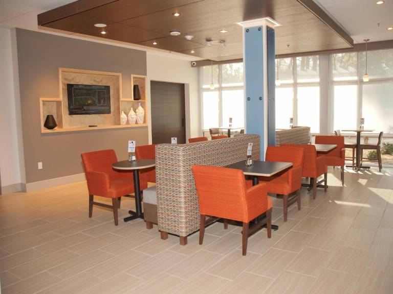Holiday Inn Express Hotel & Suites Decatur By IHG — photo 3