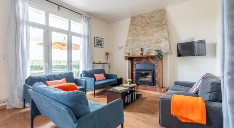 Appart 10personnes Terrasse vue Loire, Parkings Voitures Velos, 10min Centre Blois, 40min Zoo Beauval in Blois