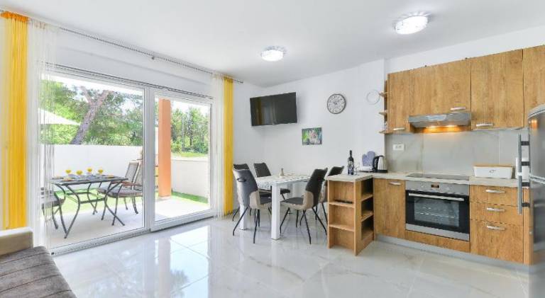 Villa with garden, hot tub & terrace | Suitable for remote work | Pets are welcome — photo 3