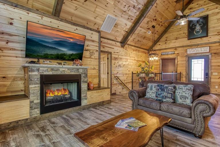 Cabin with private pool & patio — photo 5