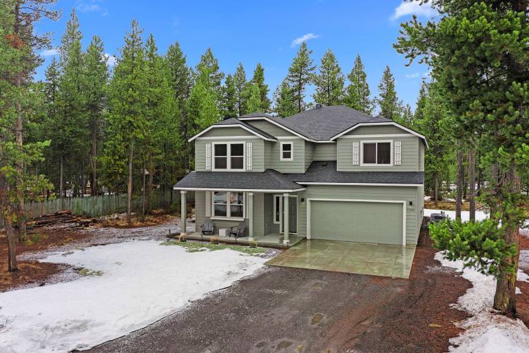 Vacation home with yard | Mountain view — photo 2