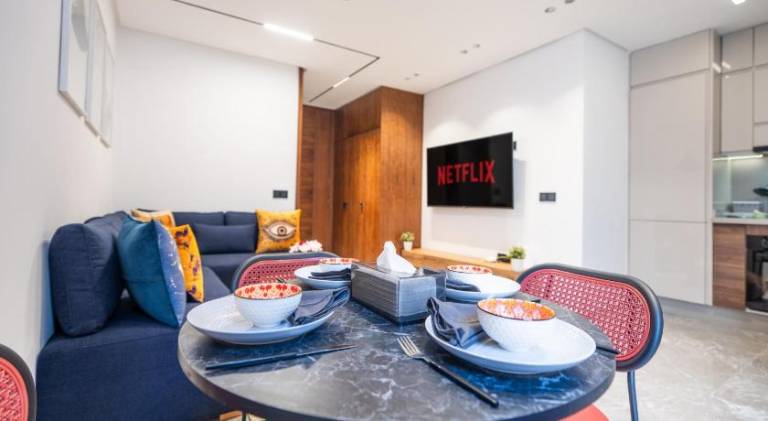 Luxury one bedroom in Triangle d'or with rooftop pool in Casablanca