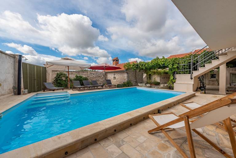 Vila  Zagrad, Benkovac