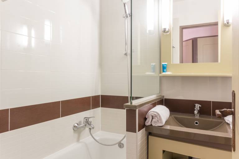 Apartment with pool — photo 2