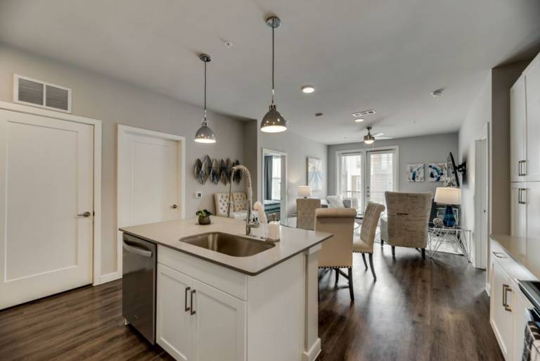 MCK203 – 28min to Toyota Base Camp - Sleeps 4 - Public Transit — photo 4