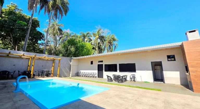 Vacation home with pool in Sao Roque