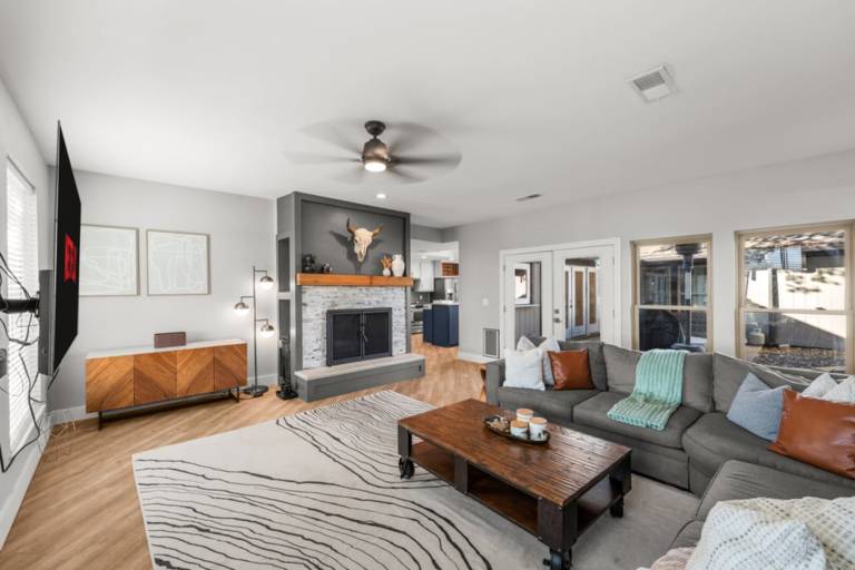 Family-friendly big house with garden | Dogs allowed in Richardson, TX