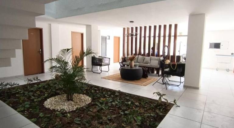 Apartment with pool — photo 3