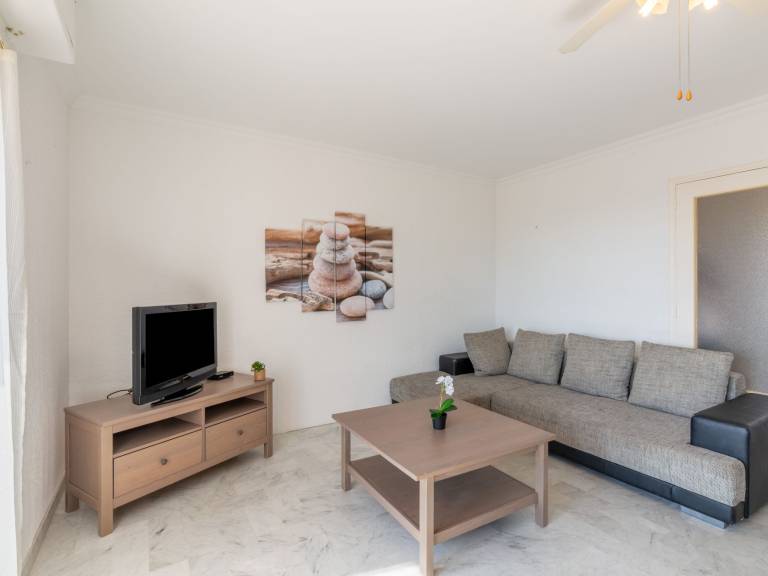 Family-oriented pleasant rental apartment with yard | Dogs allowed — photo 2