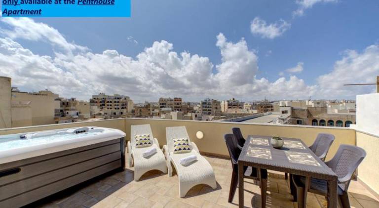 Family-friendly charming rental apartment with jacuzzi & terrace | Next to the beach | Good for workation | Pet-friendly in St. Julian's