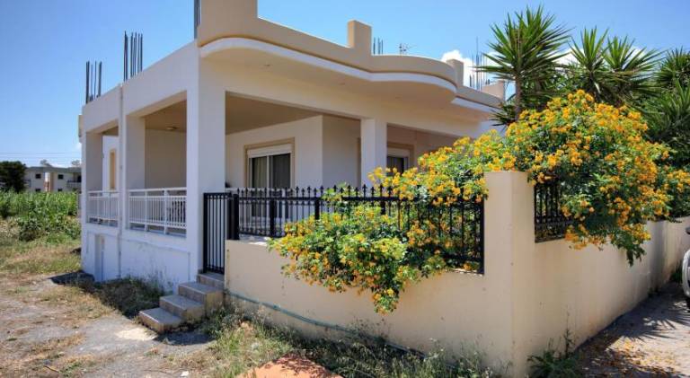 Vacation home with garden & patio in Heraklion