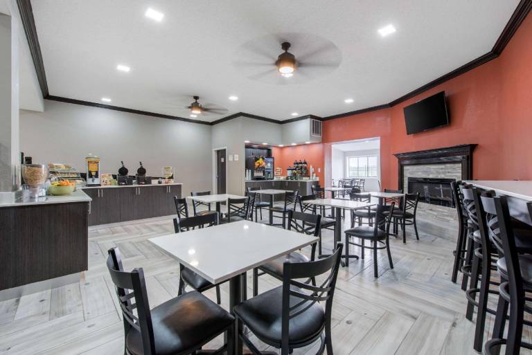 Quality Inn & Suites Brownsburg - Indianapolis West — photo 4