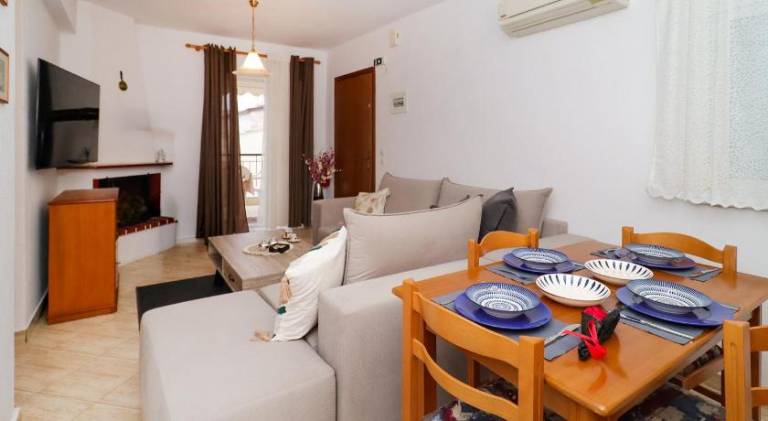 Rental apartment with 2 rooms for 5 persons — photo 2