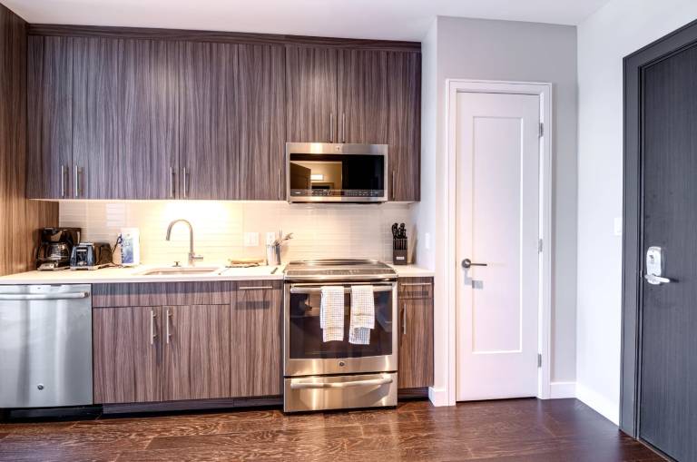 Family-oriented holiday apartment with barbeque & pool | Close to Boston Massacre | Good for workation | Pets are welcome — photo 5