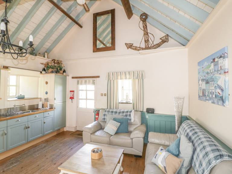 Cottage with yard | Beach view — photo 5