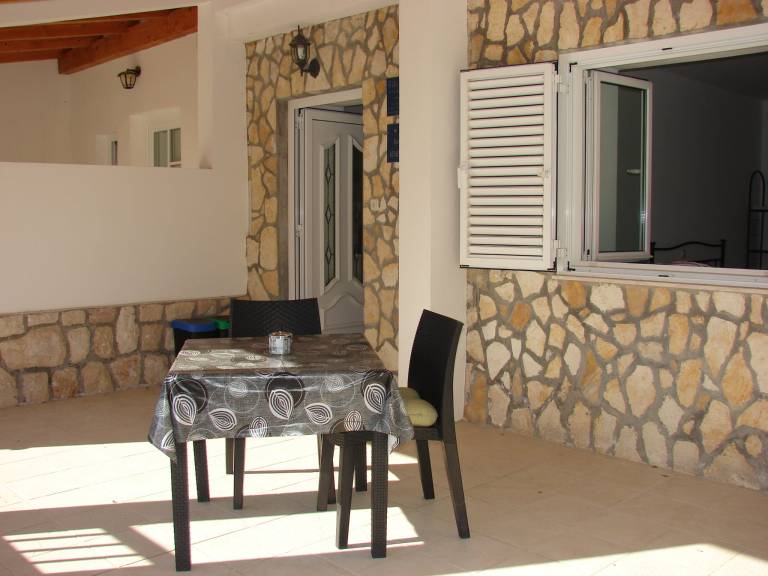 Bruna apartment with terrace 60m from the beach — photo 4