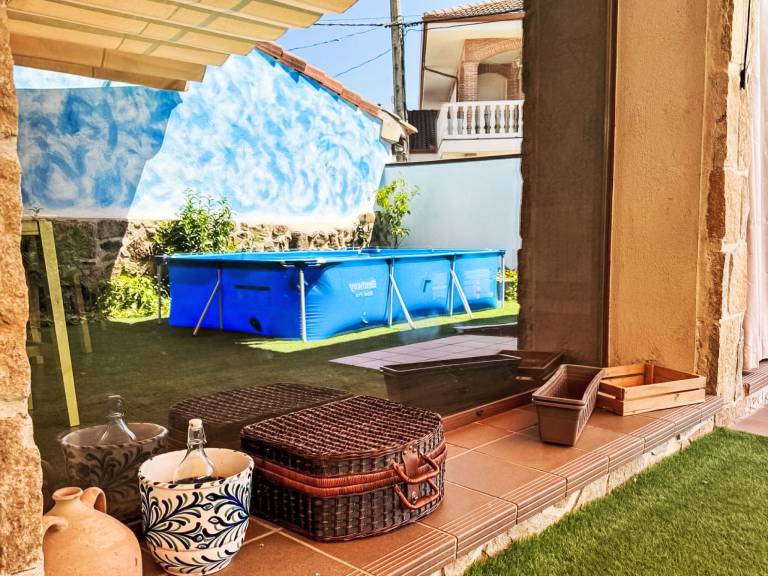 Vacation home with private pool, barbeque & yard | Suitable for remote work — photo 3