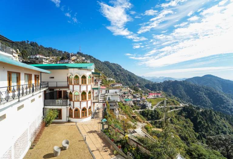 Aperol 1BHK: WiFi+Valley View (1 Km from mall road) in Mussoorie