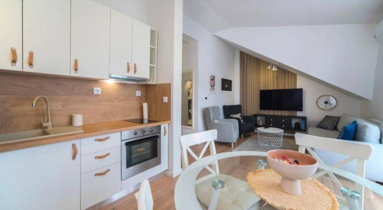 Apartment with patio — photo 4