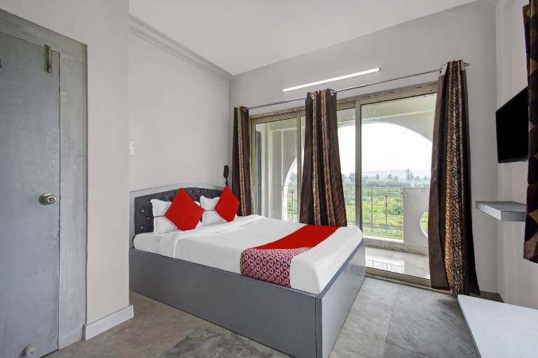 Townhouse Lahartara Near Bus Stop