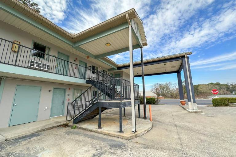 Garden Inn & Suites — photo 2