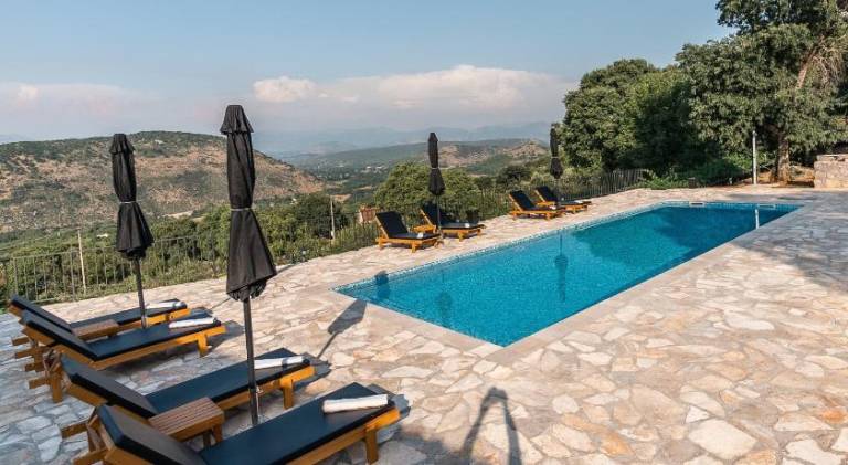 Villa with terrace, barbecue & hot tub | Suitable for remote work | Pet-friendly — photo 2
