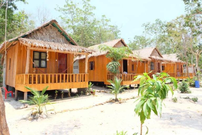 Mangrove Beach Bungalow — photo 3