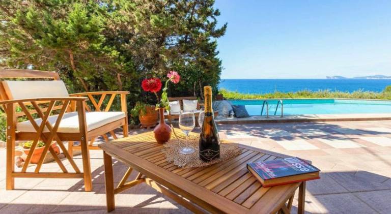 Beautiful villa with pool | Pets are welcome — photo 2