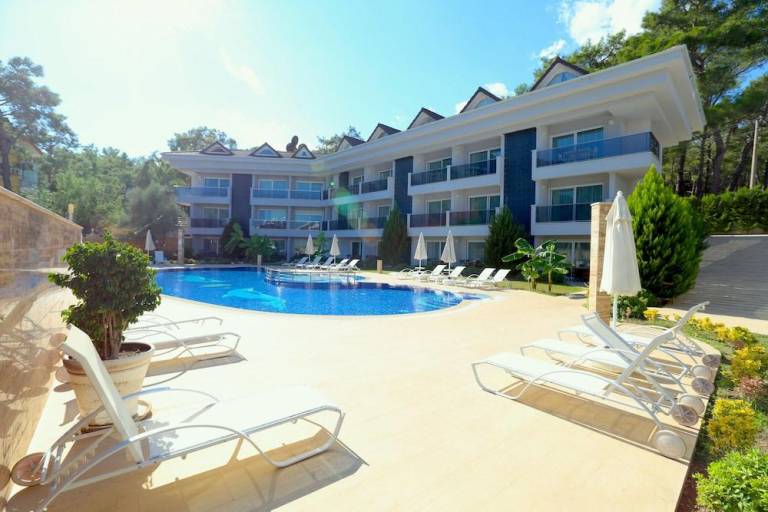 Serviced apartment with pool & garden | Pets allowed — photo 2