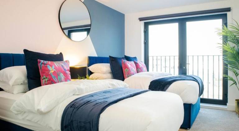 Oriel Suite - Central - Contractors - 6 Beds — photo 2