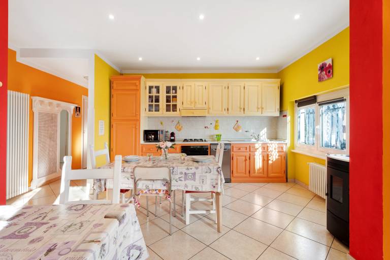Holiday apartment with fast internet, terrace & yard | Garden view | Pet-friendly — photo 3