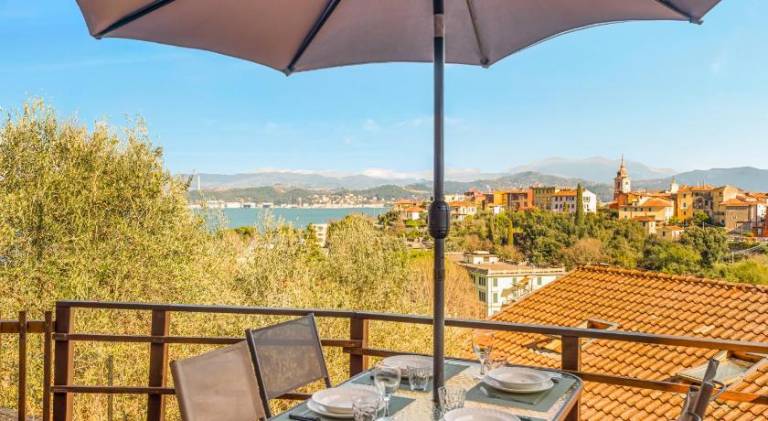 Holiday apartment with 1 room for 5 persons in La Spezia