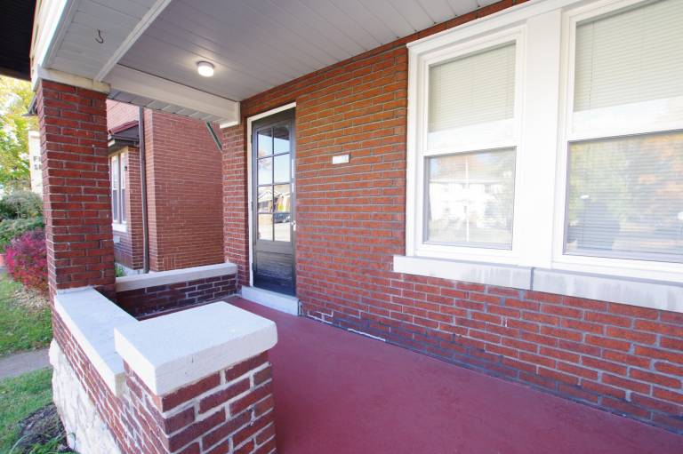 Rental apartment with private pool, yard & terrace — photo 2