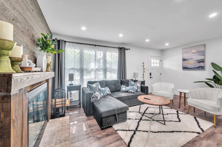 Vacation home with garden & patio in Rolling Meadows, IL