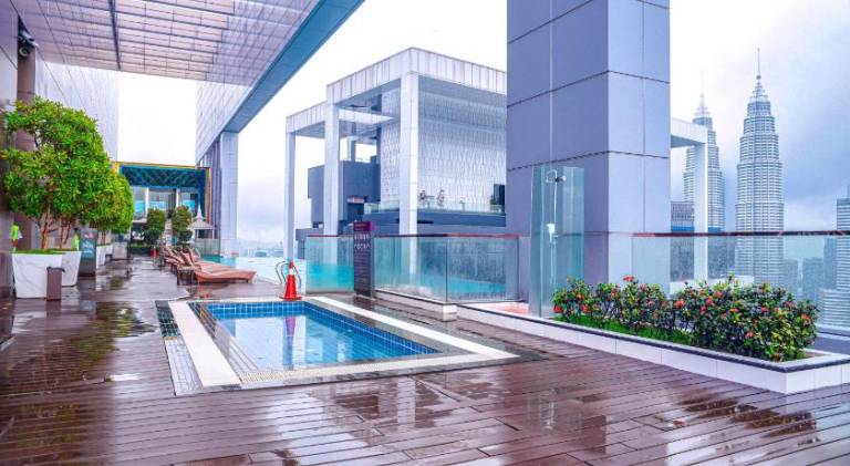 Serviced apartment with pool, patio & yard | Near Petronas Towers — photo 4