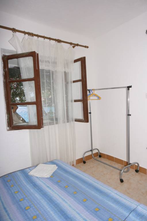Two bedroom apartment near beach Cove Skozanje, Hvar (A-4624-b) — photo 5