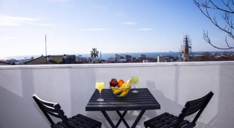 Rental apartment with patio & hot tub | Next to Hagia Sophia in Marmara